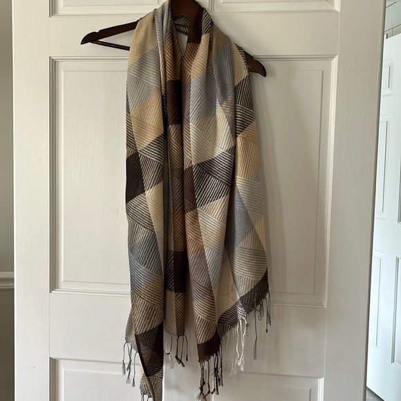 Women’s Beautiful Scarf/Wrap from Talbots - Picture 1 of 5